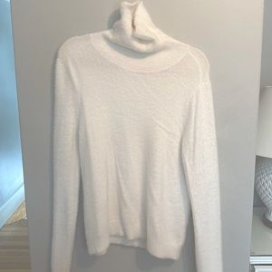 Women’s Halogen white sweater.